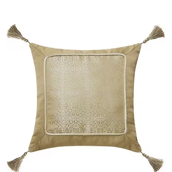 Bundle Of Waterford Ruffino Collection Trim-Tasseled Reversible Jacquard Pillows - Picture 3 of 13